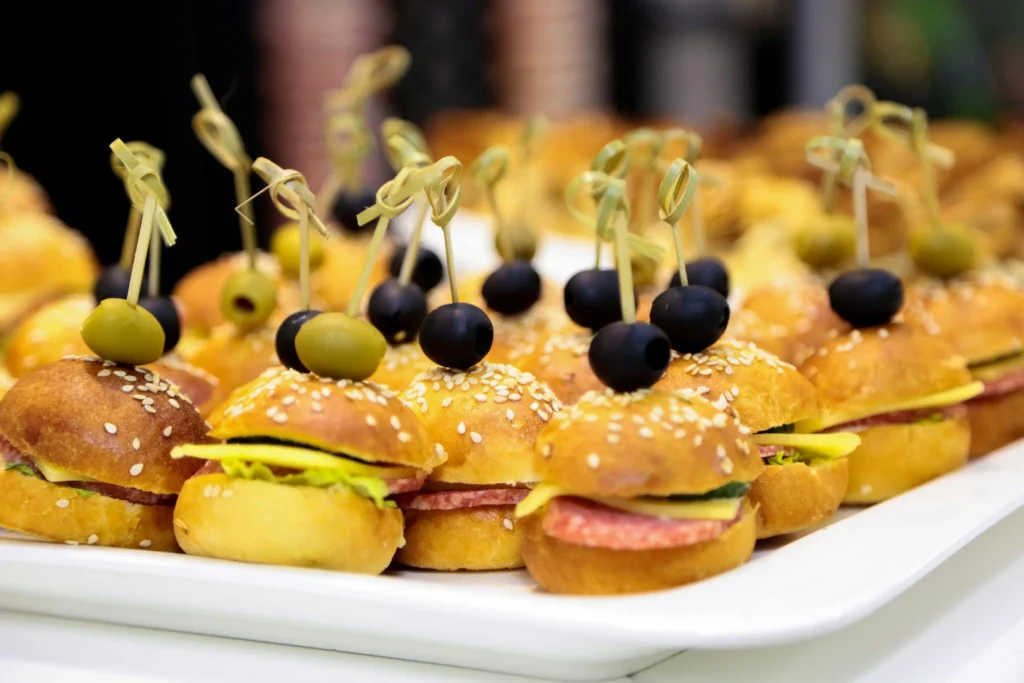 Delicious Plant-Based BBQ Sliders with Smoky Flavors – A Must-Try Vegetarian Dish.