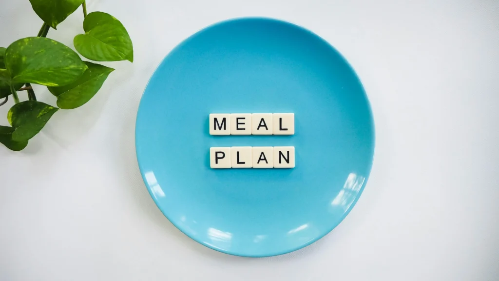Infographic overview of a weight loss meal plan highlighting key strategies and nutrient-dense recipes for sustainable health-Weight Loss Meal Plan-Budget-Friendly Vegetarian Meal Plan